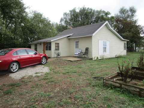 Photo of 704 N Main Street N, Pleasant Hope, MO 65725 (MLS # 60307048)