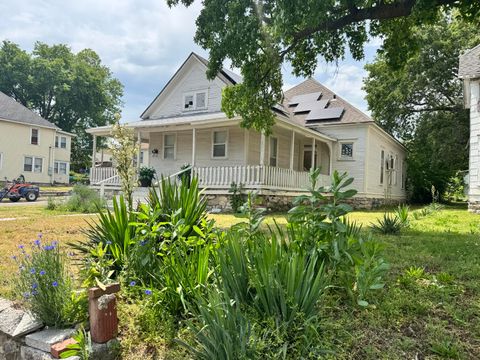 Photo of 302 N Joplin Avenue, Joplin, MO 64801 (MLS # 60324054)