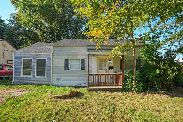 1830 E MONROE TER, SPRINGFIELD, MO 65802 - Image d2e68adbc4213b919d2ca247976cf35a/3056404695