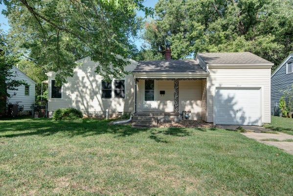 1427 S PICKWICK AVE, SPRINGFIELD, MO 65804 - Image d30025b477f58577e17b0507ebcc17ff/1081785614