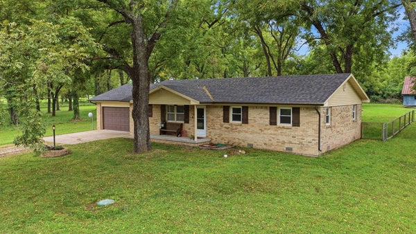 1031 N LEMMON AVE, BOLIVAR, MO 65613 - Image d3643755bea291bfb2bc9af77df25c75/2719525250