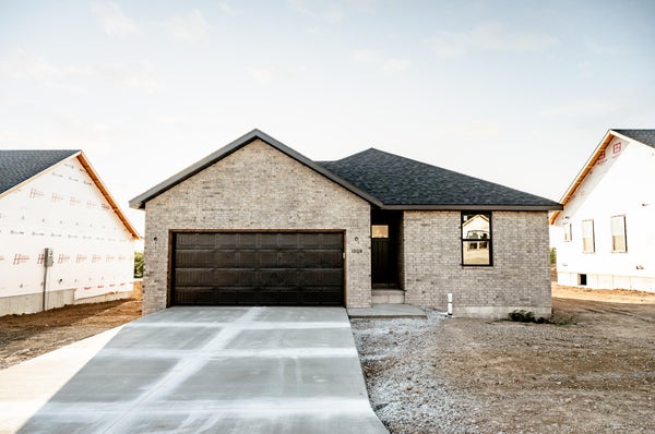 1008 FENLI AVENUE, MONETT, MO 65708 - Image d4b73f5ce82bd20d5f3ea7e04f074178/3101036435