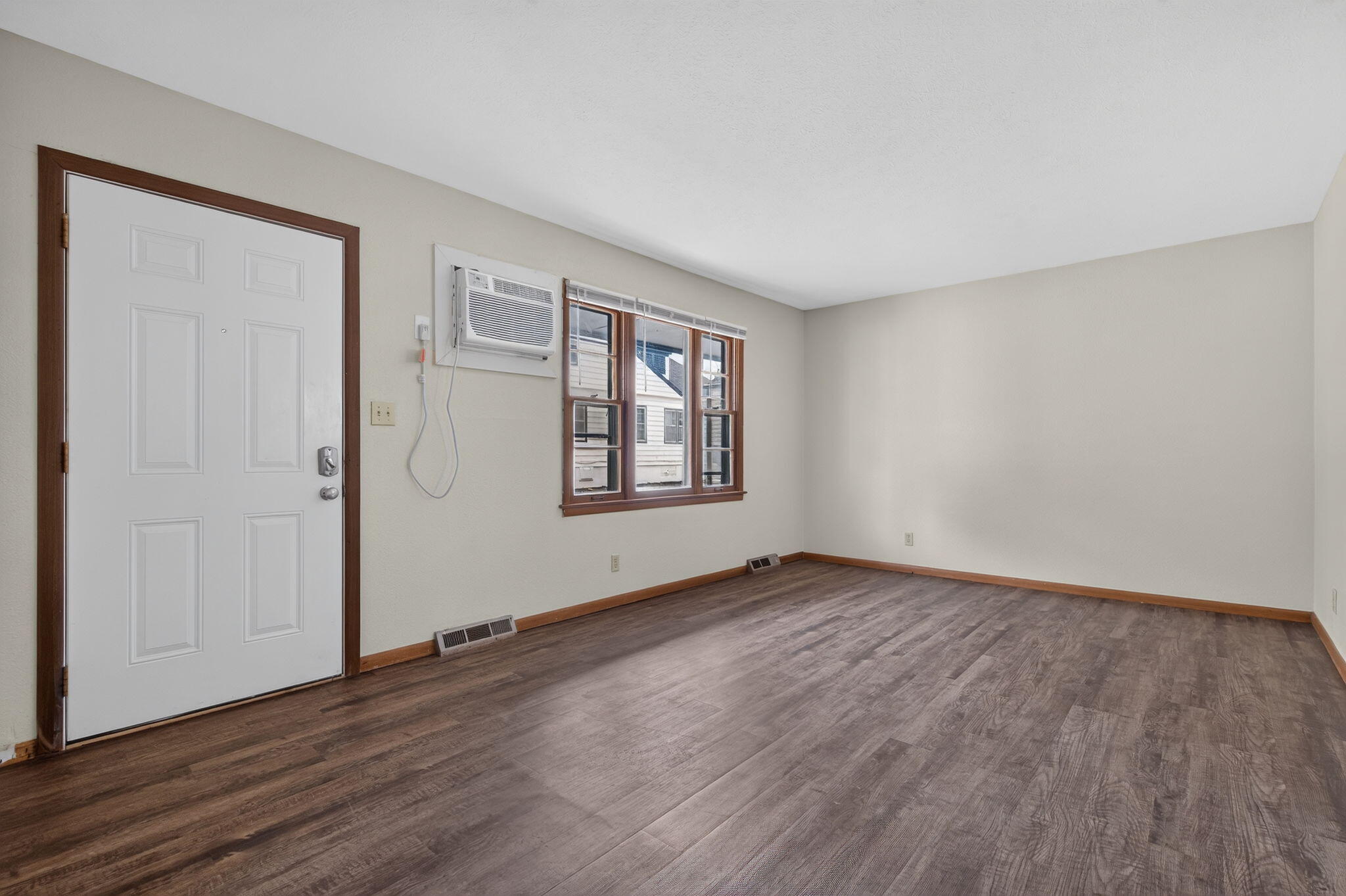 1009 E Walnut Street 4