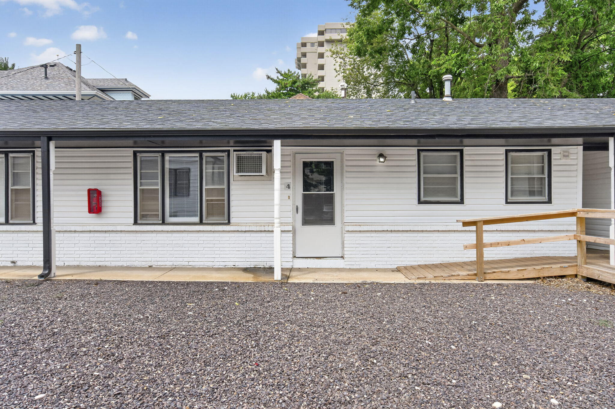 1009 E Walnut Street 4