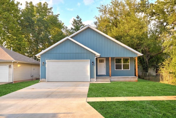 3307 W LOMBARD ST, SPRINGFIELD, MO 65802 - Image d5adfb59532635bb2efb94f869d56e38/2457385973