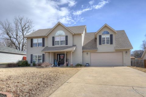 Photo of 911 N Lincoln Street, Carterville, MO 64835 (MLS # 60324178)