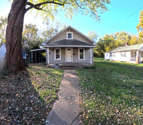 Photo of 2227 N Lyon Avenue, Springfield, MO 65803 (MLS # 60310328)