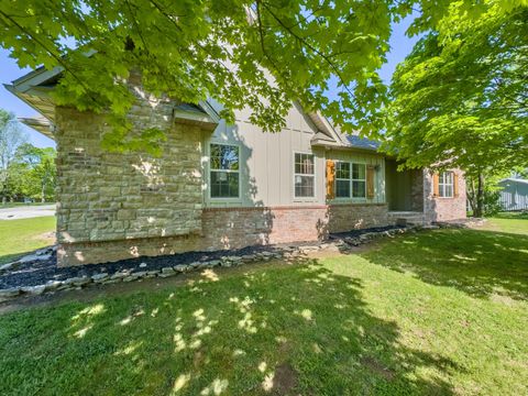 Photo of 555 E Farm Road 84, Springfield, MO 65803 (MLS # 60310124)