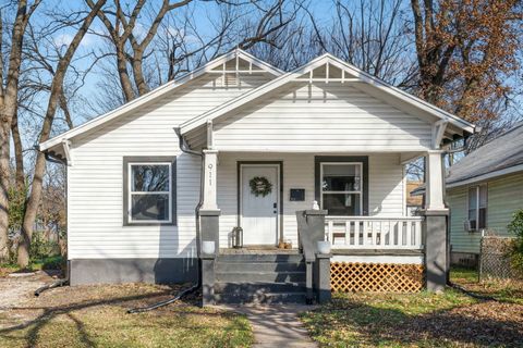 Photo of 911 W Scott Street, Springfield, MO 65802 (MLS # 60311557)