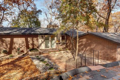 2683 E Wildwood Rd, Springfield, MO 65804