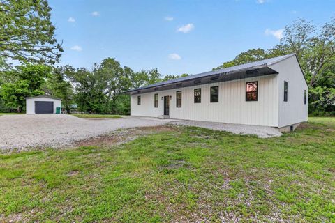 Photo of 938 Post Oak Road, Willow Springs, MO 65793 (MLS # 60324025)
