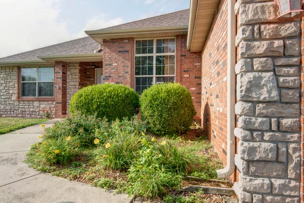 630 MEADOWGATE DR, SPRINGFIELD, MO 65803 - Image d76fd2650c11aefe25d3ff2b06c85e86/2399487307