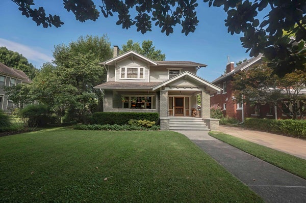 941 S PICKWICK AVE, SPRINGFIELD, MO 65804 - Image d8e3d8574fee80071ef86f8faeb42eb5/3999531743