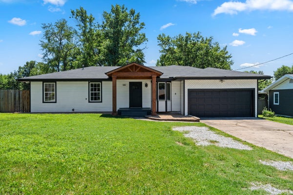 2324 E HUNTINGTON ST, OZARK, MO 65721 - Image d8ffa72a71c895f2ac8f051aeb26b933/3627010453