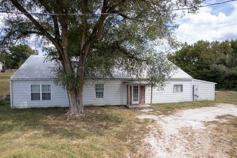 Photo of 3818 S 28th Road B #B, Dunnegan, MO 65640 (MLS # 60307117)