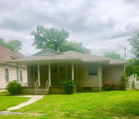Photo of 225 N Jackson Avenue, Joplin, MO 64801 (MLS # 60310809)