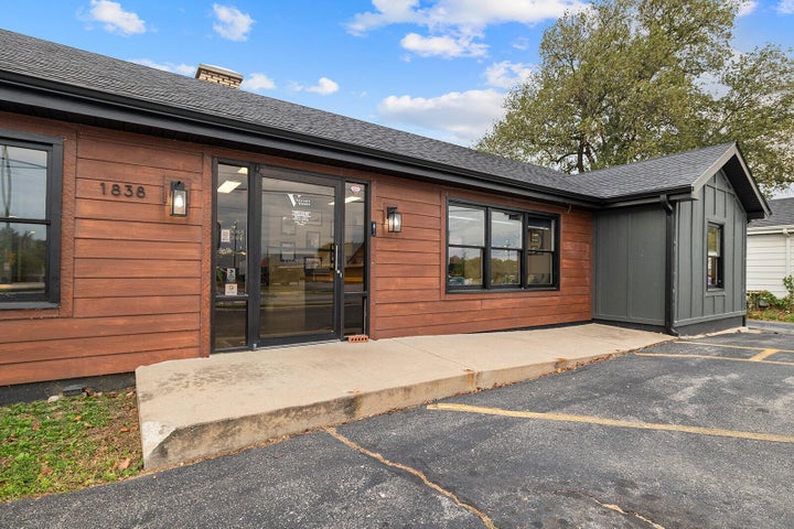 Photo 1 of 77 — 1838 E Bennett Street, Springfield, MO 65804