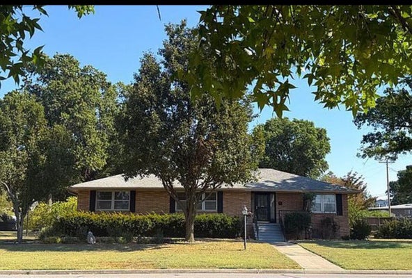 2402 E 11TH ST, JOPLIN, MO 64801 - Image decc913f585da26378cf6bd166088f52/888508583