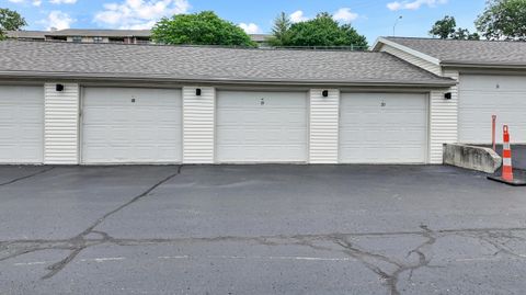 Photo of 351 S Wildwood Drive 9-4 #9-4, Branson, MO 65616 (MLS # 60324402)
