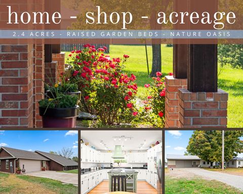 Photo of 839 Old Wilderness Road, Reeds Spring, MO 65737 (MLS # 60324030)