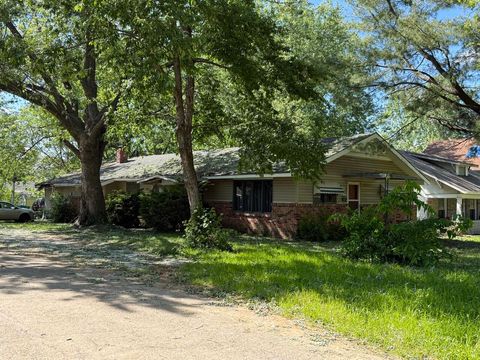Photo of 2301 N Franklin Avenue, Springfield, MO 65803 (MLS # 60323744)
