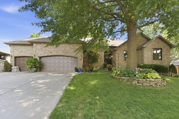 3955 E EASTMOOR ST, SPRINGFIELD, MO 65809 - Image e31df7cf36069e972b9b5b5f823c1cd8/1453400253