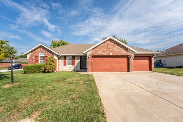 1345 W DUNROBIN CASTLE DR, NIXA, MO 65714 - Image ebaa26af1c462aa38f4dcdf1e4683e3f/3114313156