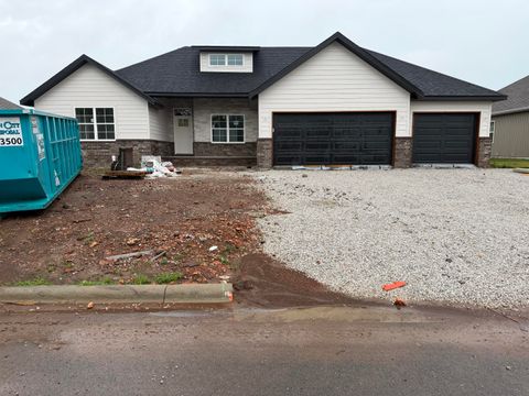 Photo of 1417 N Collins Drive, Republic, MO 65738 (MLS # 60324159)