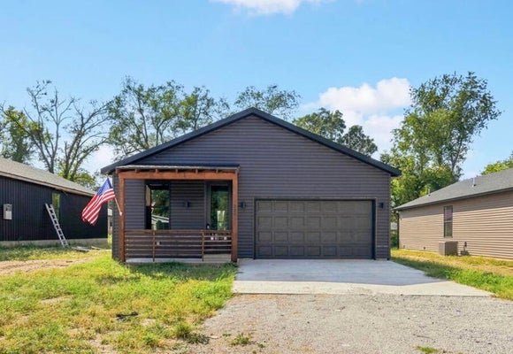 325 S OAK AVE, SPARTA, MO 65753 - Image ee0727311f33484ff38bc30e89b16acd/3750800894