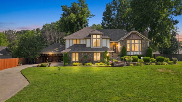862 W KINGSWAY DR, SPRINGFIELD, MO 65810 - Image f02e1b9a795cf6cb088ac0ef533bba68/981702204
