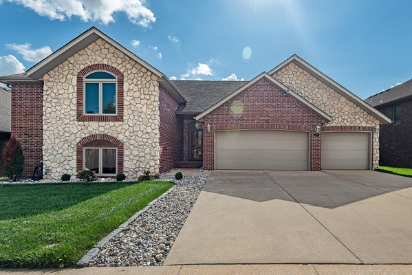 2014 W VILLAGE TER, SPRINGFIELD, MO 65810 - Image f030acde03ef8d9c12dc9b127929f32e/1805095361