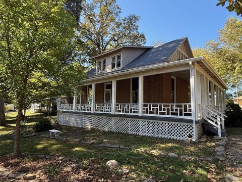 Photo of 135 S 8th Street, Mammoth Spring, AR 72554 (MLS # 60307921)