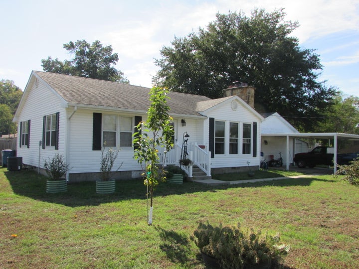 Photo 1 of 37 — 1516 Frisco Street, Seneca, MO 64865