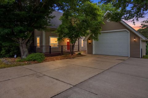 Photo of 660 Hunt Club Circle, Galena, MO 65656 (MLS # 60324384)