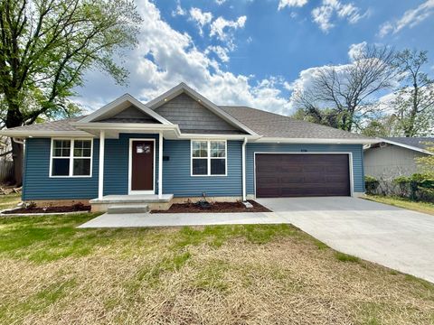 Photo of 1116 W Broadmoor Street, Springfield, MO 65807 (MLS # 60324103)