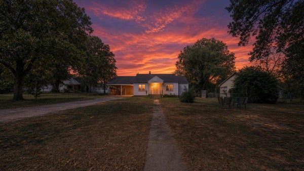 401 HALL ST, ALTON, MO 65606 - Image f3559affe1a7d2364faa1bb1de69e4c1/56515853
