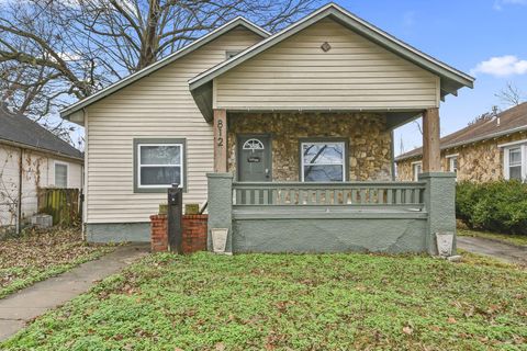 Photo of 812 W Pershing Street, Springfield, MO 65806 (MLS # 60310507)