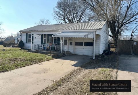 Photo of 811 N West Avenue, Springfield, MO 65802 (MLS # 60311507)