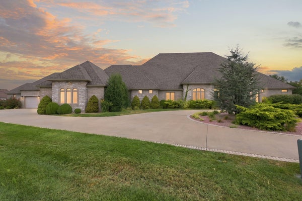 4701 S SEDGEWICK TERRACE CT, SPRINGFIELD, MO 65810 - Image f3a39d9bd8cea05e445d0f2bd909b8f9/2221412007