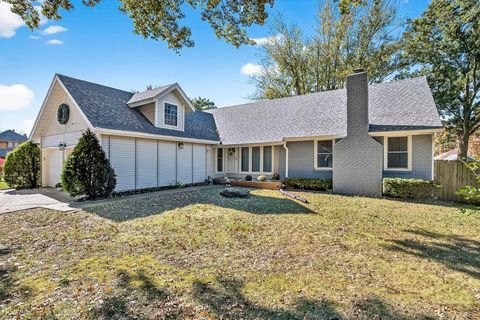 Photo of 5539 S Roanoke Avenue, Springfield, MO 65810 (MLS # 60310822)