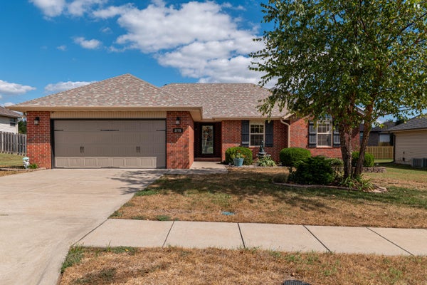 3778 N BOONVILLE AVE, SPRINGFIELD, MO 65803 - Image f4d3b5f49b4be01cc900ef7fb29cc132/813403056