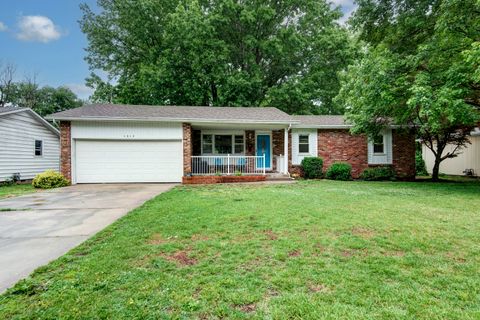 Photo of 1517 S John Avenue, Springfield, MO 65804 (MLS # 60324205)