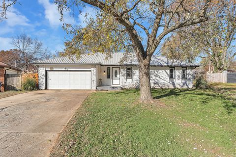 Photo of 1651 W Lindberg Street, Springfield, MO 65807 (MLS # 60310244)
