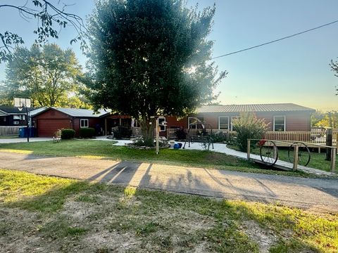 Photo of 204 Bradley Street, Diamond, MO 64840 (MLS # 60307098)