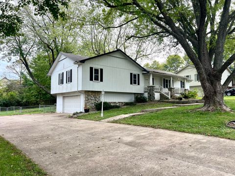 Photo of 2546 S Brandon Avenue, Springfield, MO 65809 (MLS # 60307515)