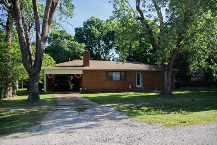 Photo 1 of 46 — 313 Beatrice Street, Thayer, MO 65791