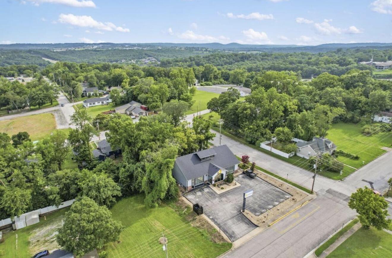 Photo 1 of 32 — 590 W Pacific Street, Branson, MO 65616