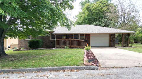 Photo of 1208 E Austin Street, Bolivar, MO 65613 (MLS # 60307110)