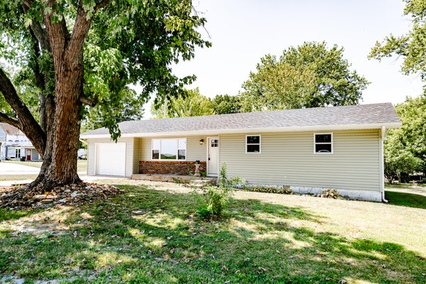 301 N OLIVE ST, PIERCE CITY, MO 65723 - Image ff00bb4f646e4ce962e98fbcdd293342/1869047329