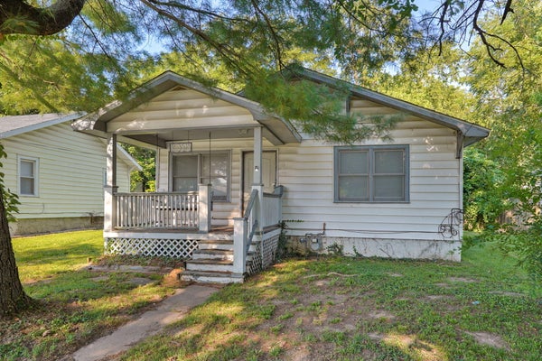 1038 S STEWART AVE, SPRINGFIELD, MO 65804 - Image ff7e5f9ade451e1fcdf029d2a24174b8/3377409304